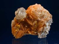 Photo 1/6 : Wulfenite, Baryte, Cerusite -3